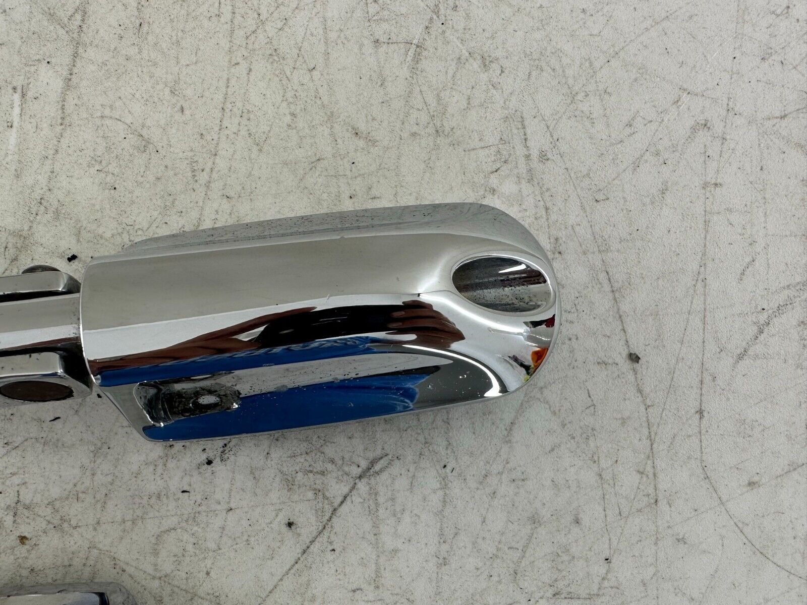 2005 HARLEY FLH ROADKING Passenger Foot Pegs And Mounting Bracket