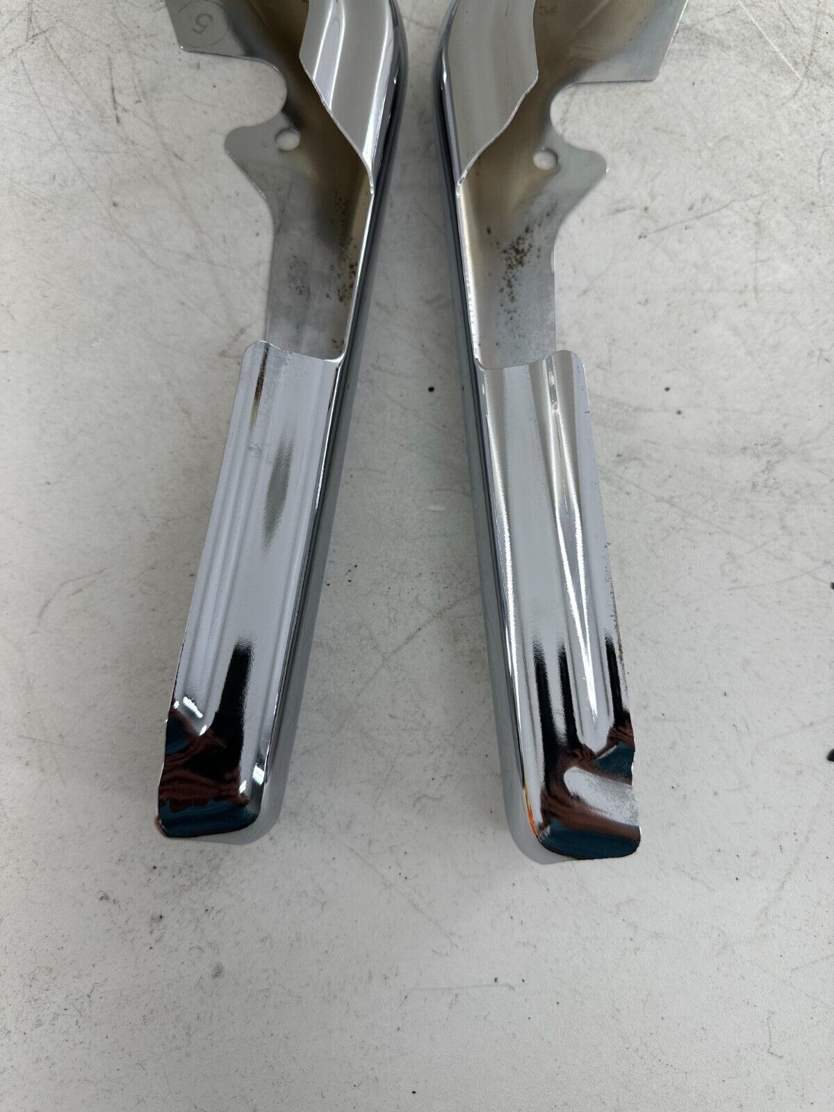 2005 HARLEY FLH ROADKING Rear Frame Strut Arm Bar Covers
