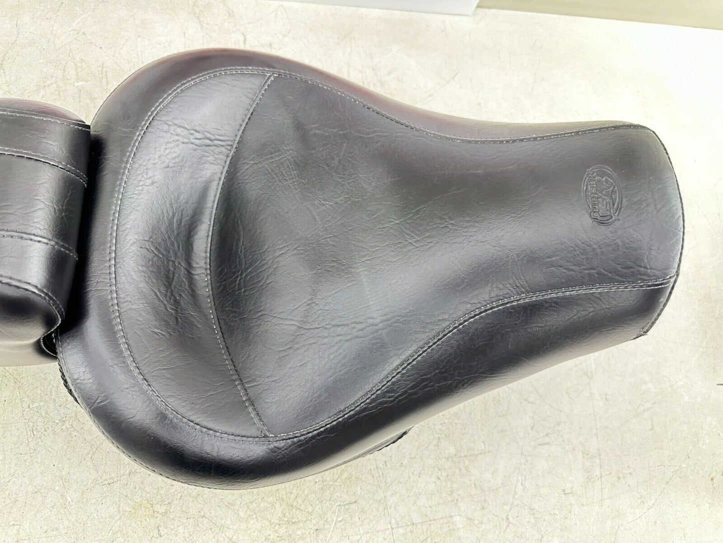2002 HARLEY DYNA LOW RIDER Mustang Driver Passenger Seat Saddle 2 UP 96-03