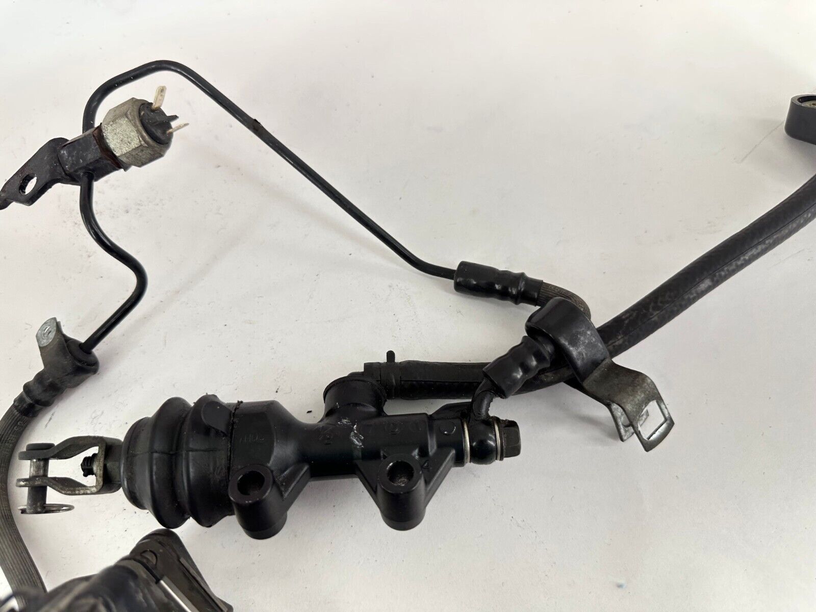 2007 HARLEY SPORTSTER CUSTOM Rear Brake Caliper + Master Cylinder