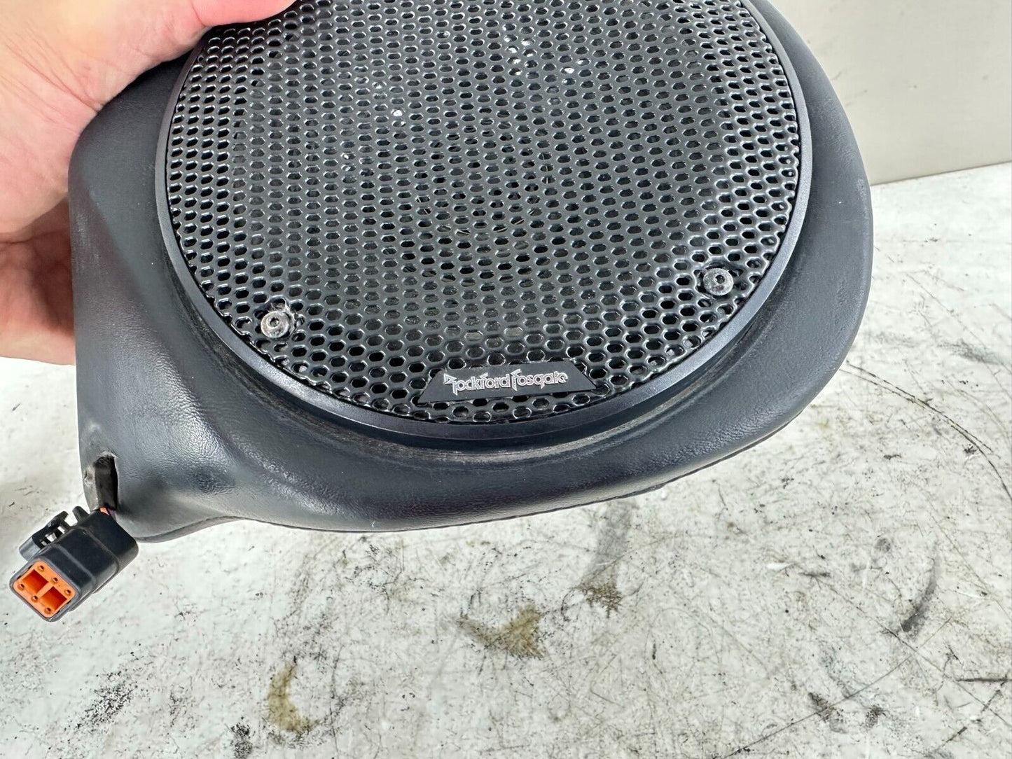2004 HARLEY ELECTRA GLIDE Rockford Fosgate Passenger Rear Speakers & Box