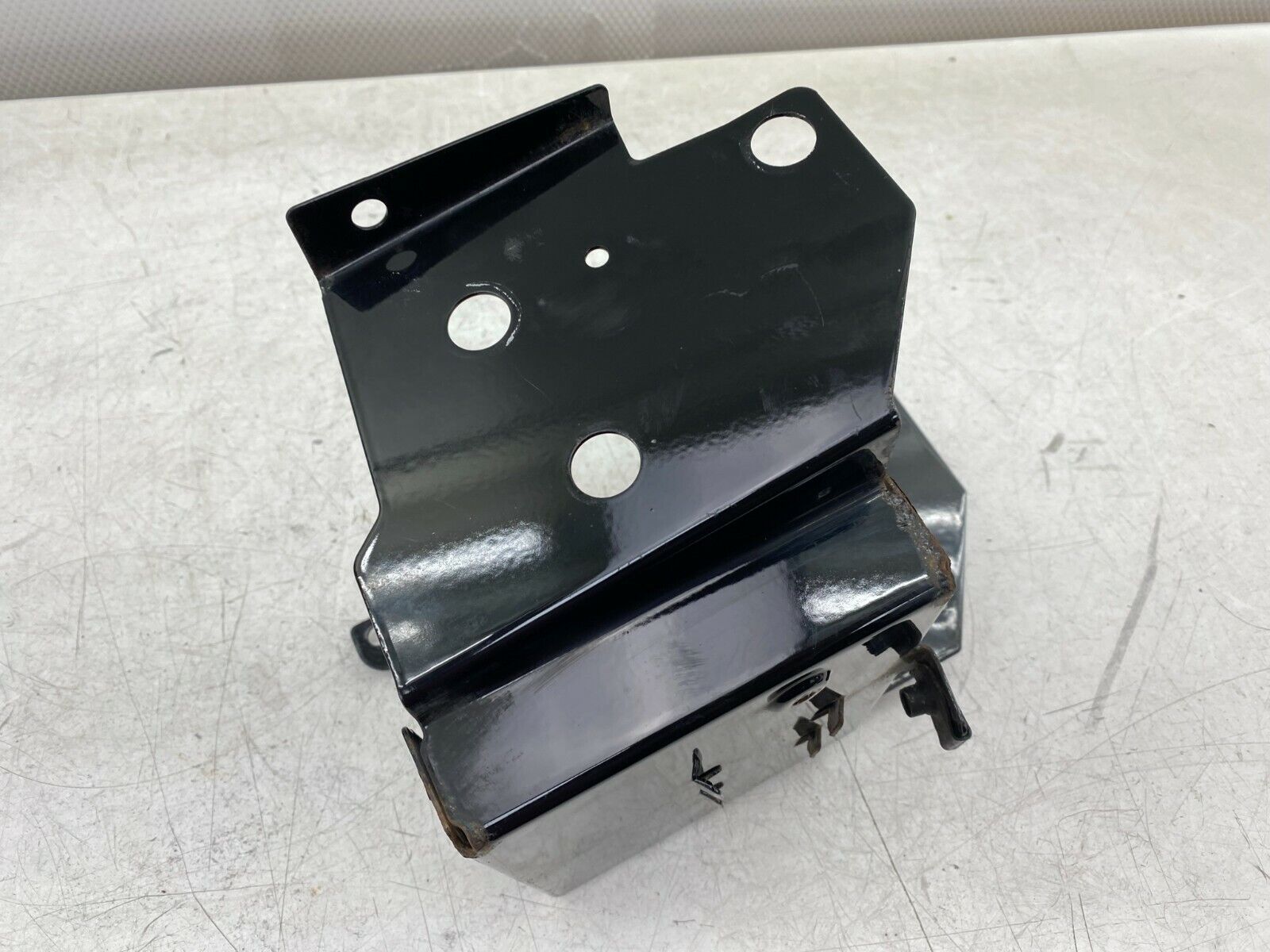 2003 HARLEY DAVIDSON FLH ROADKING CVO Battery Tray Bracket