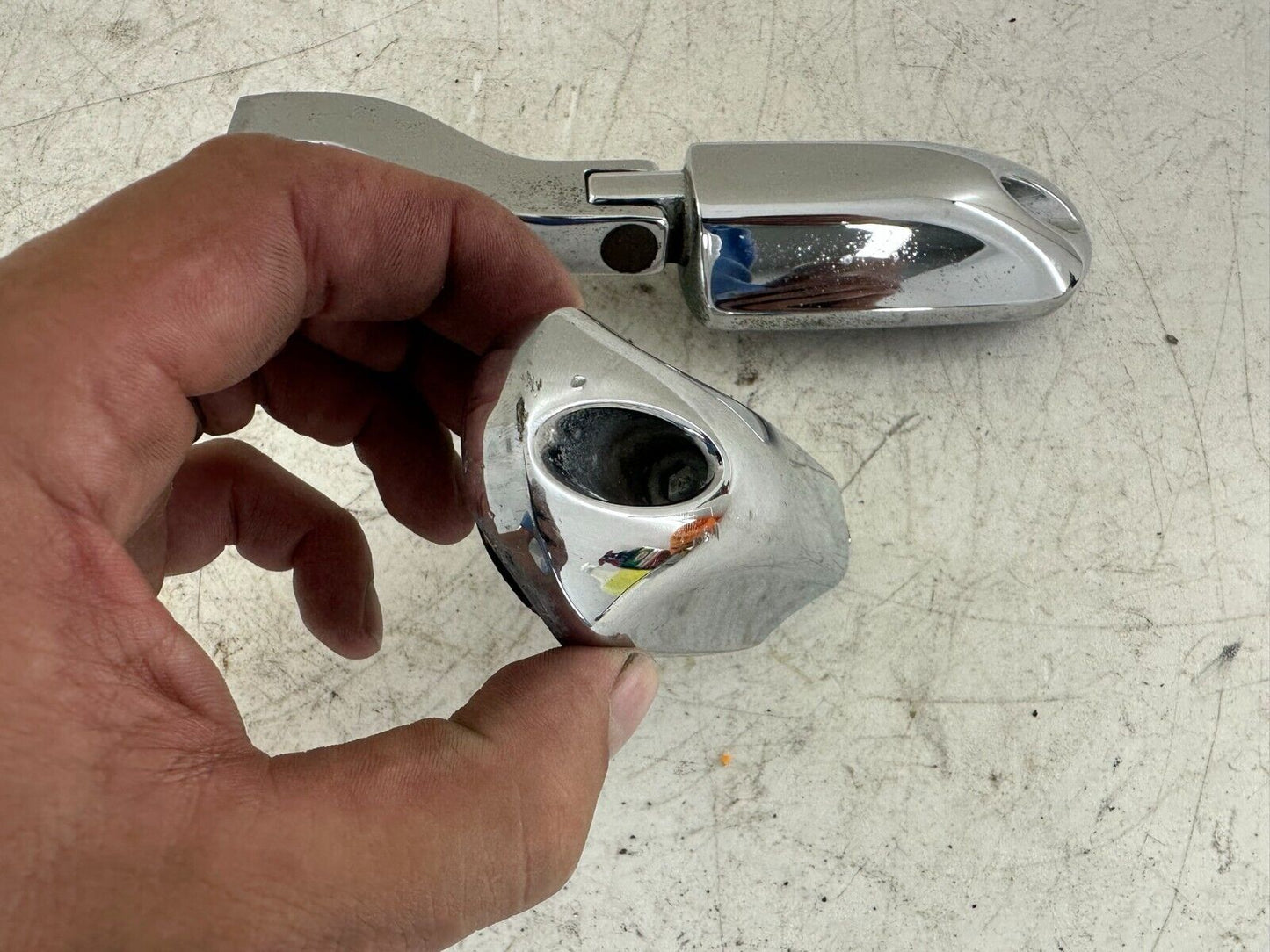 2005 HARLEY FLH ROADKING Passenger Foot Pegs And Mounting Bracket