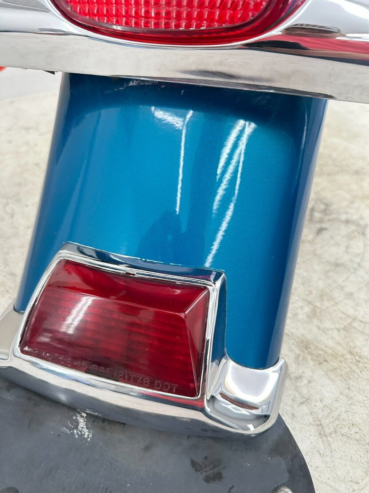 1995 HARLEY SOFTAIL OEM HD GENUINE REAR FENDER BRAKE LIGHT TURN SIGNAL BAR NICE!