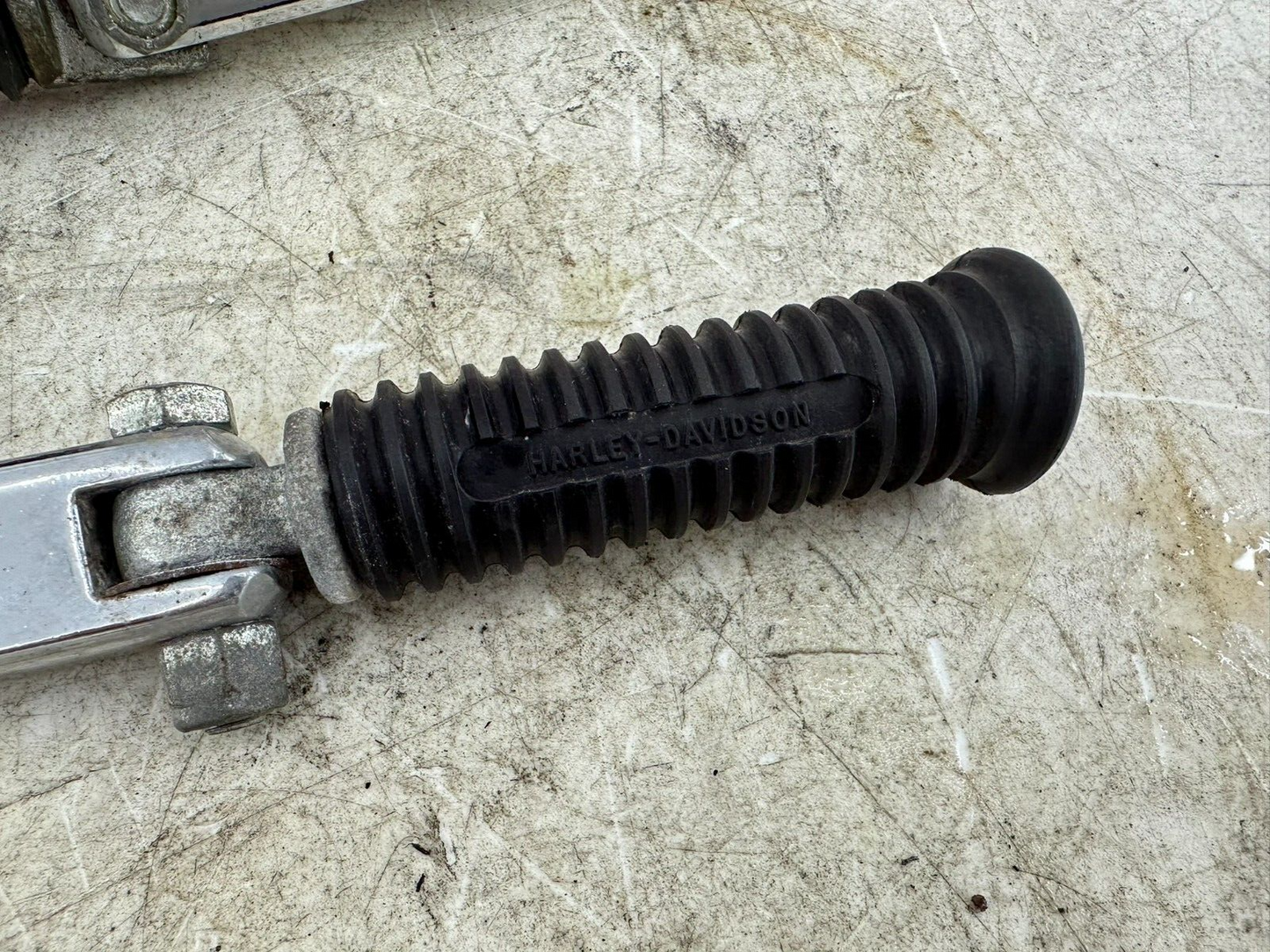 1997 HARLEY DYNA OEM HD Highway Forward Foot Pegs + MTG Hardware