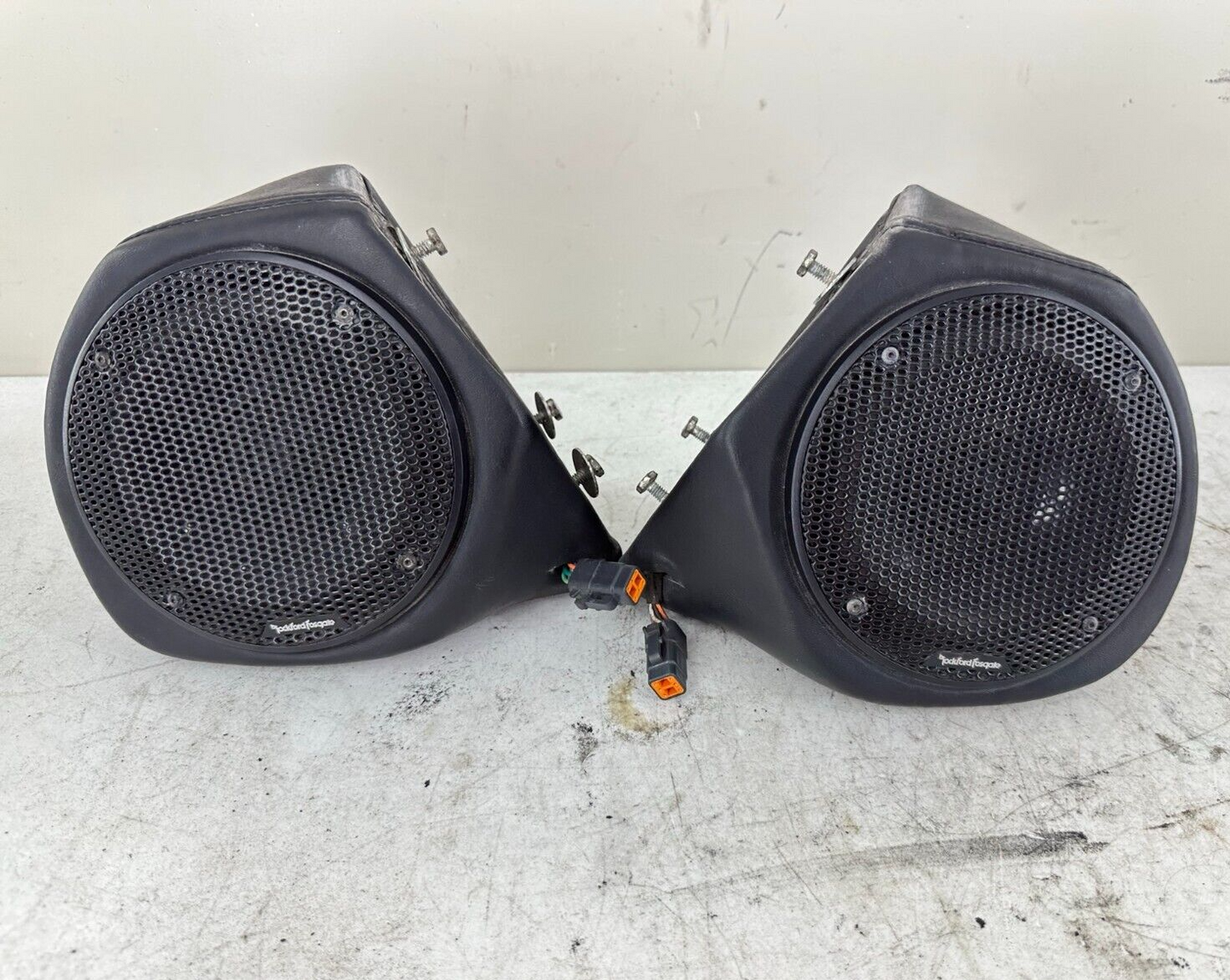 2004 HARLEY ELECTRA GLIDE Rockford Fosgate Passenger Rear Speakers & Box
