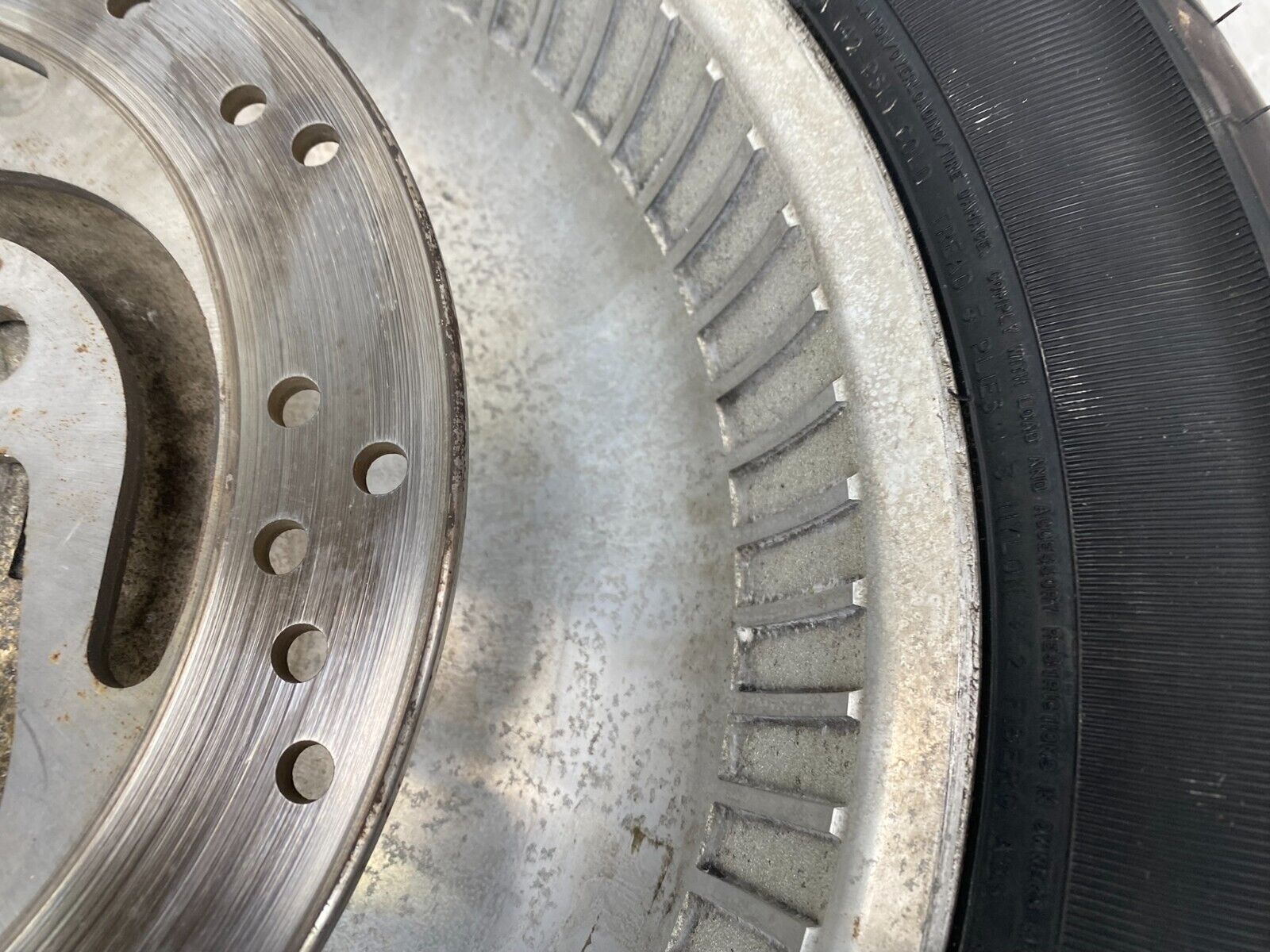 2001 HARLEY DAVIDSON SOFTAIL Deuce Rear Wheel Rim Tire 41074-00 17"