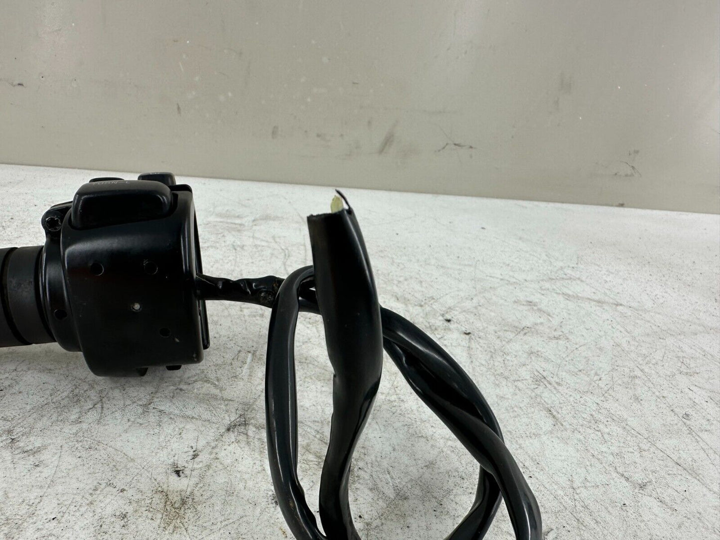 1999 HARLEY DAVIDSON DYNA LEFT HAND CONTROLS SWITCH HOUSING BUTTONS SOFTAIL SPOR