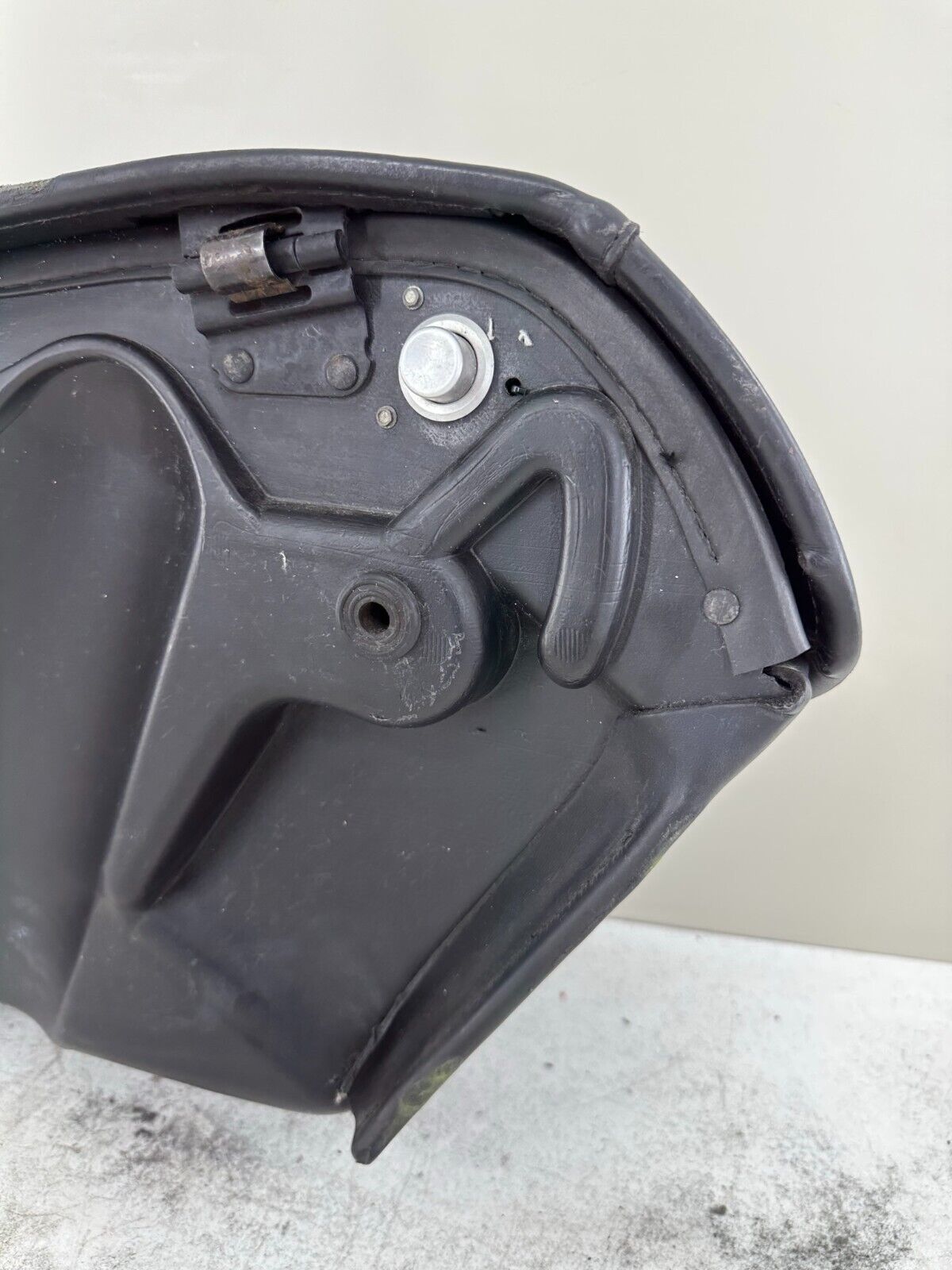 2005 HARLEY FLH ROADKING OEM HD Left Leather Hard Saddlebag w/ Lock & Hinges