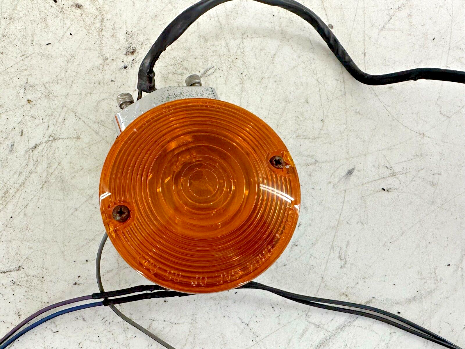 2005 HARLEY FLH ROADKING Front Turn Signal Indicator Light Housing Lens Bulb