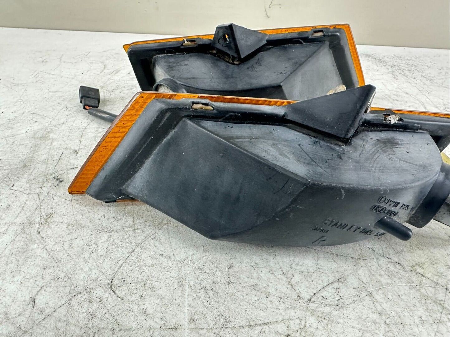 88-00 HONDA GOLDWING GL1500 Main Upper Fairing Front Turn Signal Light Housing