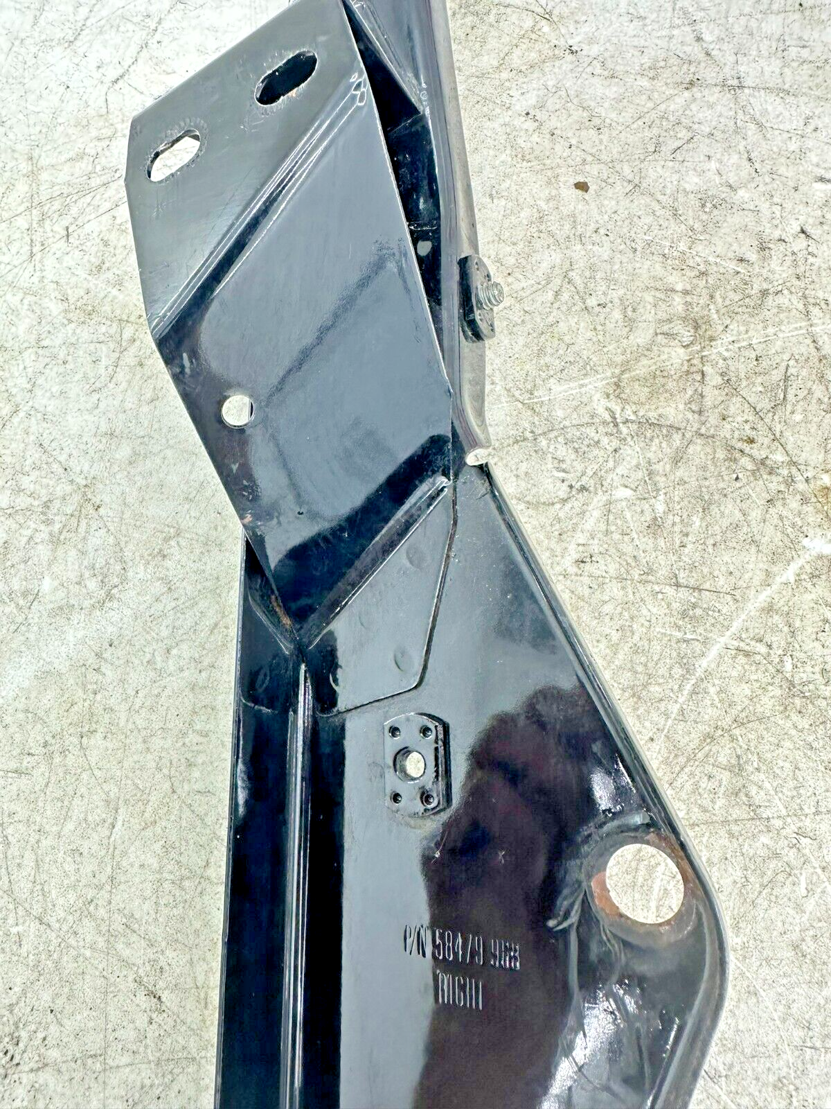 2007 Harley Electra Glide CVO Main Batwing Fairing Mounting Bracket Frame