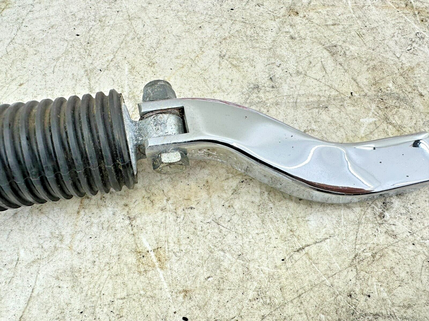 1997 HARLEY DYNA OEM HD Passenger Footpegs + Mounting Hardware Bracket