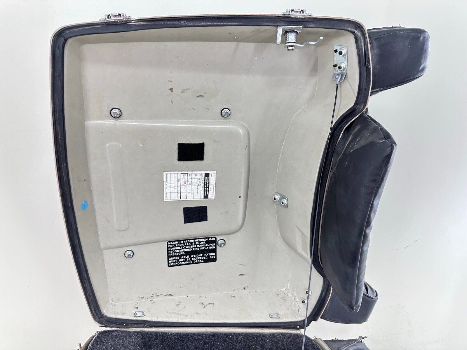 2004 HARLEY FLH ELECTRA GLIDE Trunk Tour PAC Pack Rack Speakers