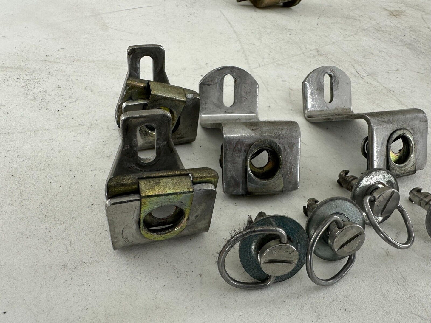 2005 HARLEY FLH ROADKING Saddlebag Quick Release Mounting Docking Hardware