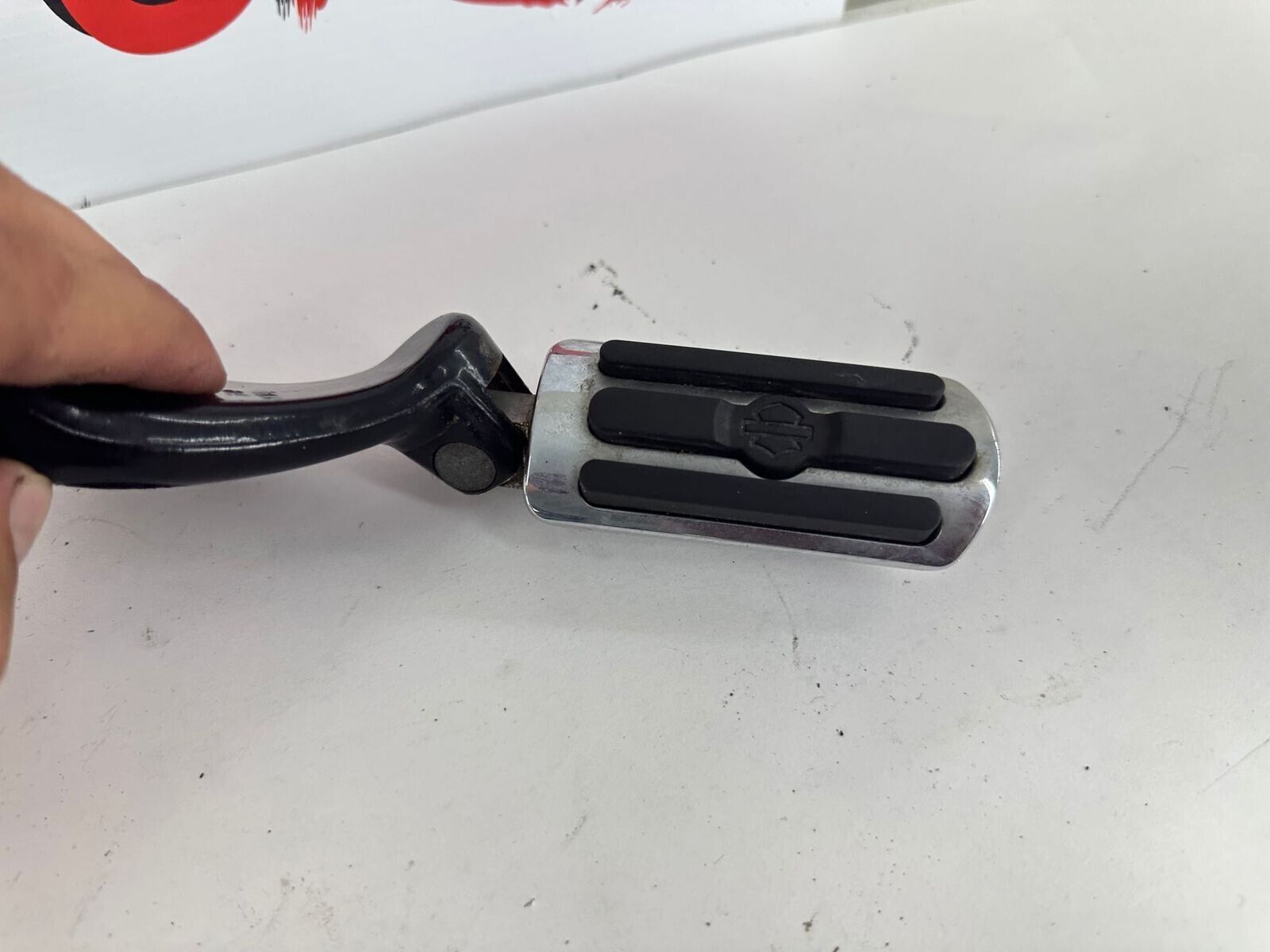 2007 HARLEY SPORTSTER CUSTOM Passenger Footpegs + Mounting Bracket