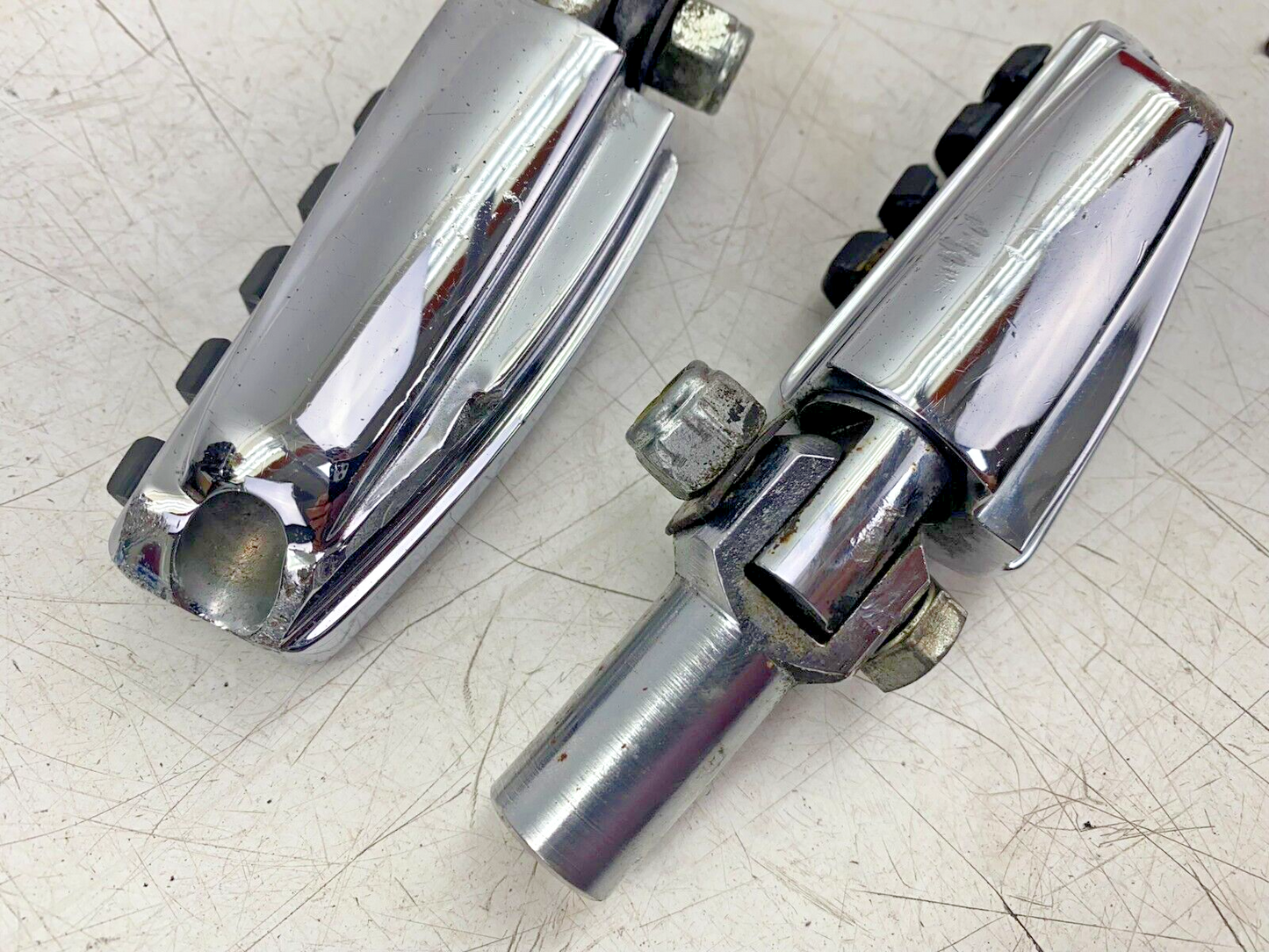 2001 HARLEY SOFTAIL Passenger Foot Pegs & Mounting Brackets