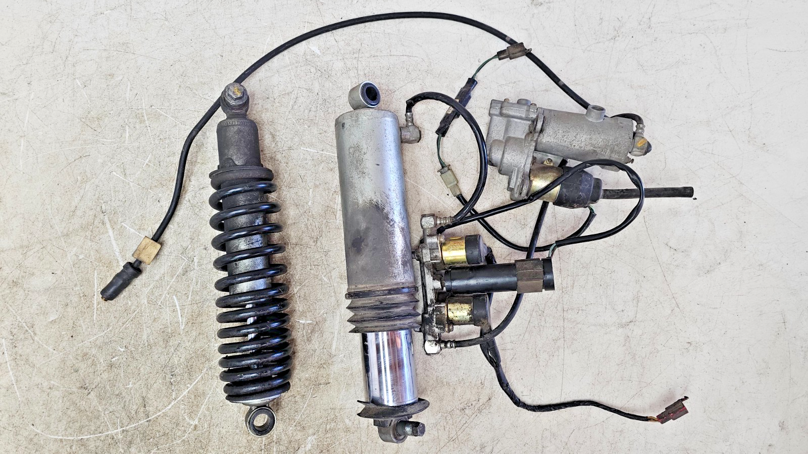 1995 HONDA GOLDWING GL1500 Air Ride Rear Shocks Suspension Control Unit