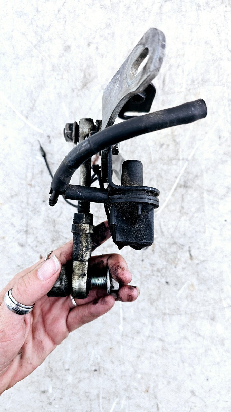 1995 HARLEY DYNA CONVERTIBLE Upper Engine Motor Horn Mount Bracket