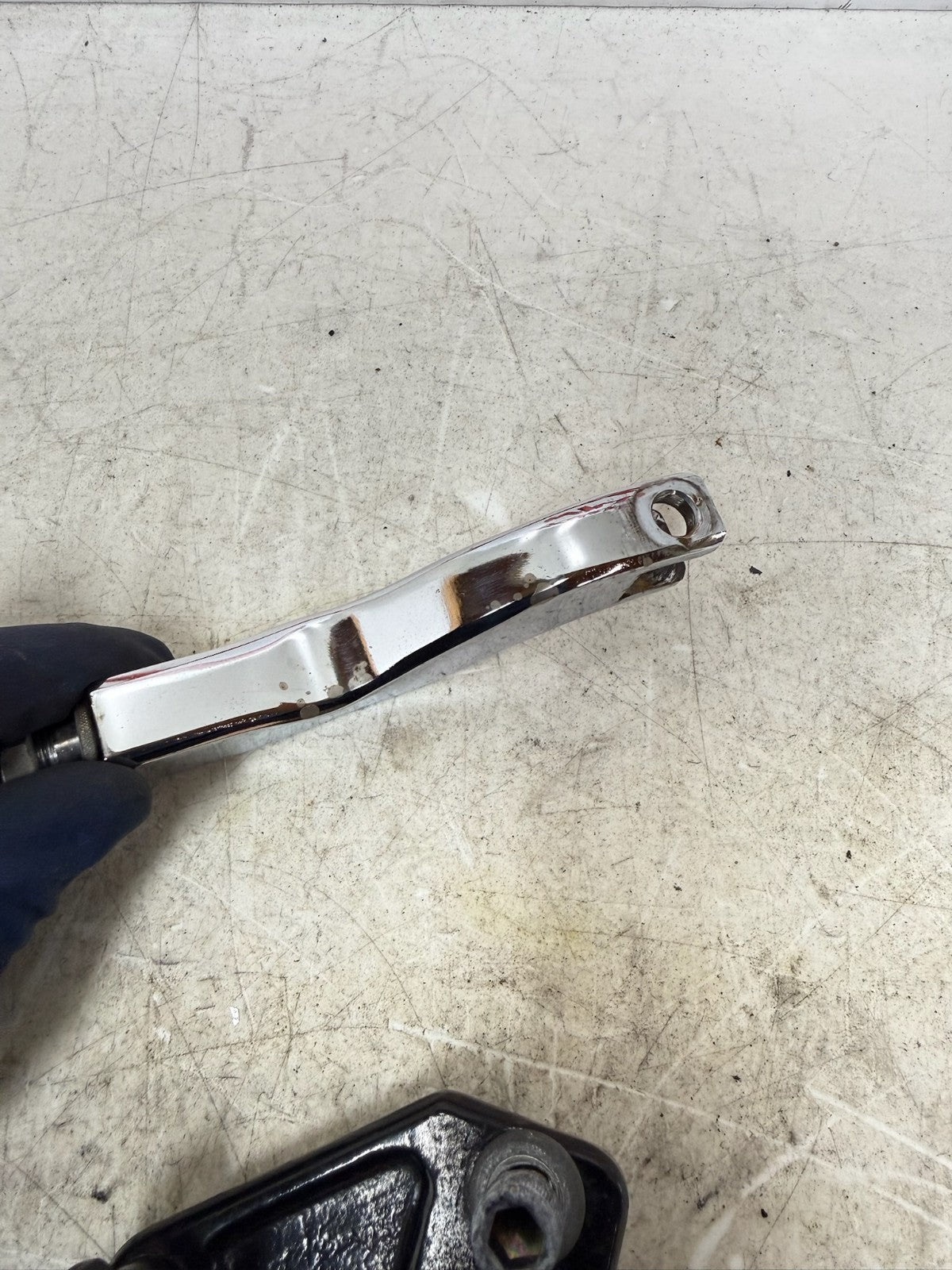 1993 HARLEY DYNA Wide Glide Passenger Footpegs Footrest Support Bracket