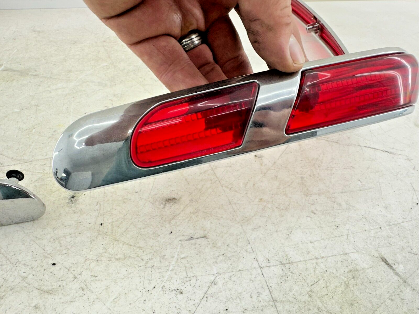 2004 Honda Goldwing GL1800 Kuryakyn Saddlebag LED Light Cover Reflector