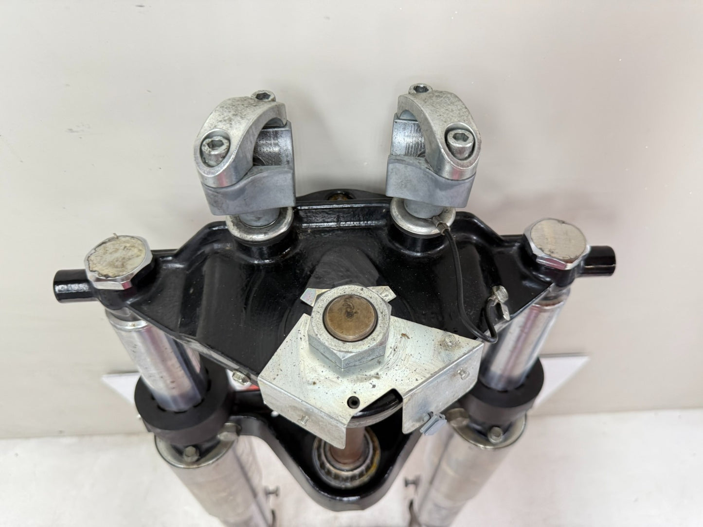 2003 HARLEY ELECTRA GLIDE Forks Triple Tree Clamp Axle Straight OEM HD