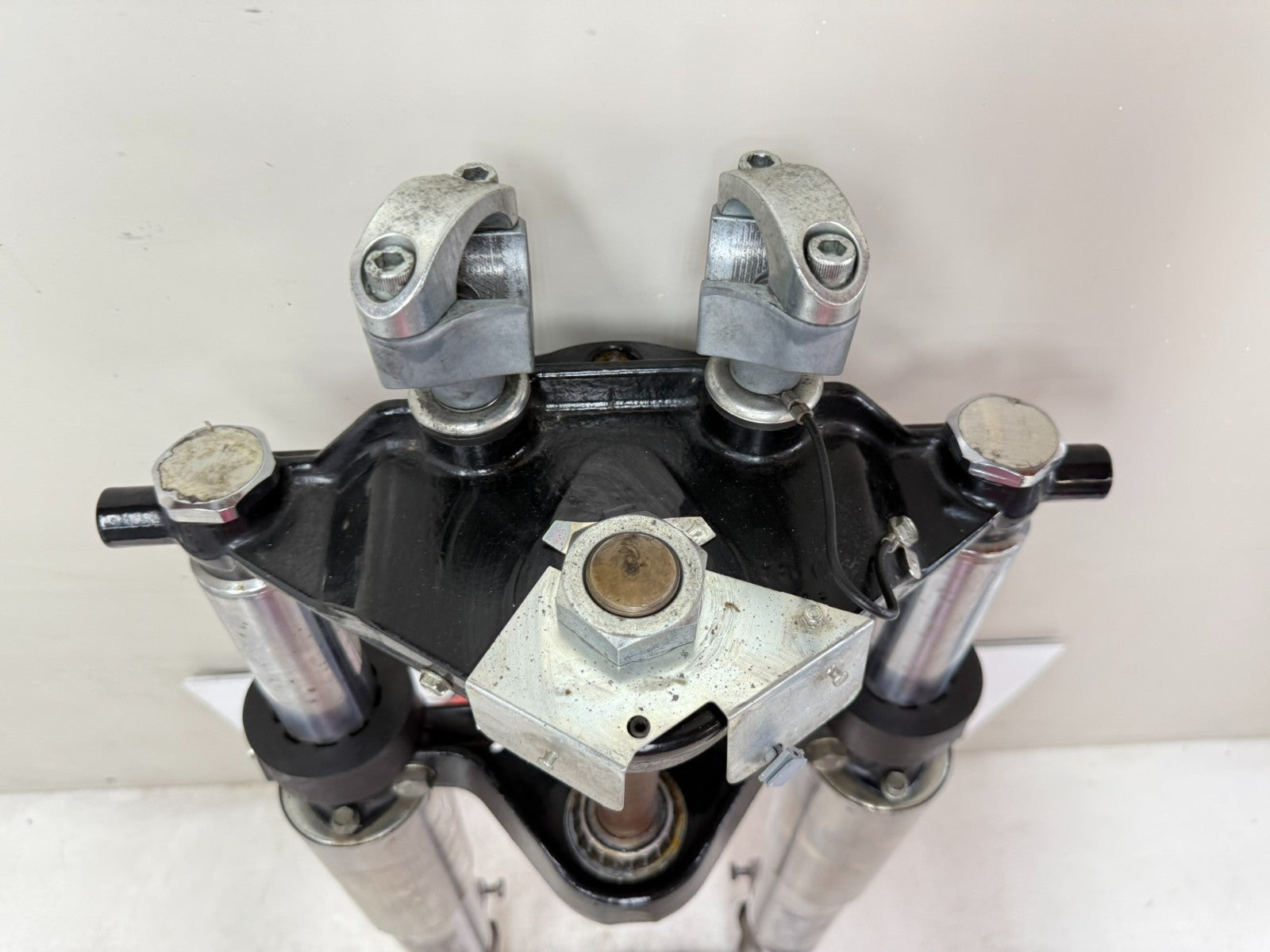 2003 HARLEY ELECTRA GLIDE Forks Triple Tree Clamp Axle Straight OEM HD