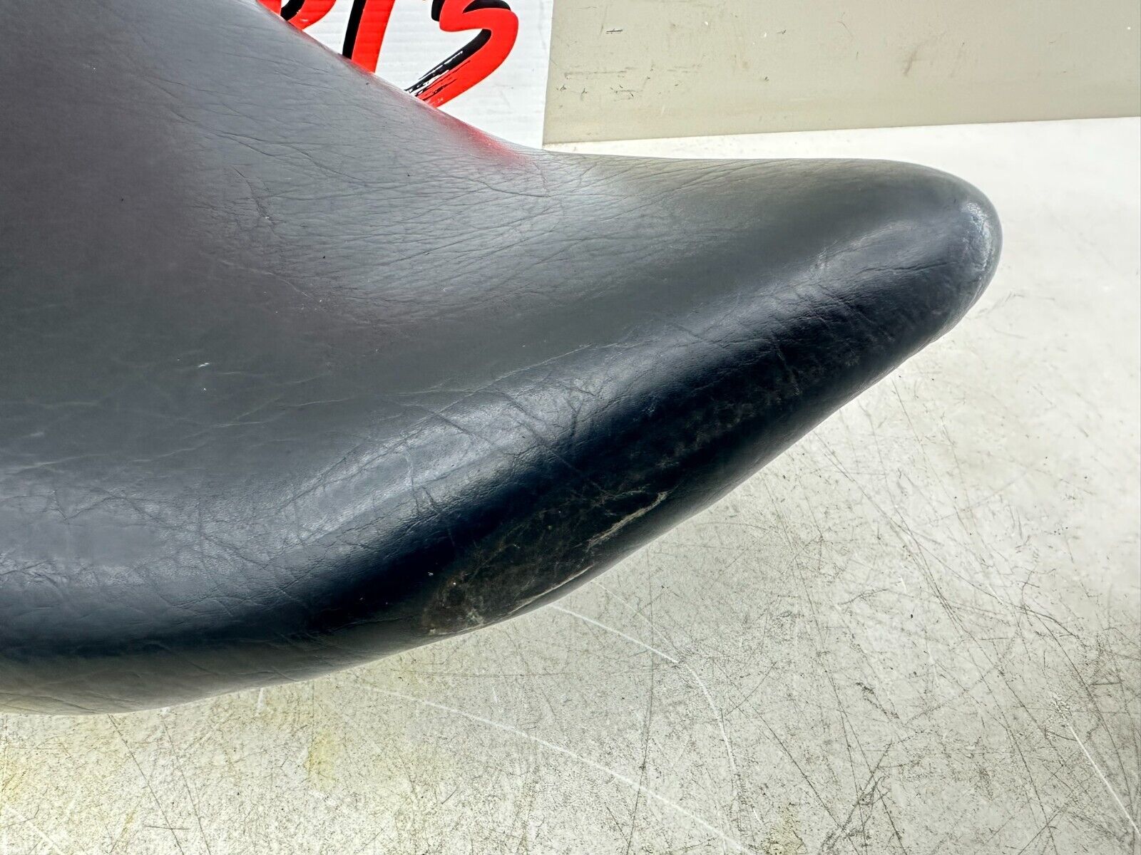 2005 Victory Kingpin Driver Seat Saddle Solo OEM 2683237