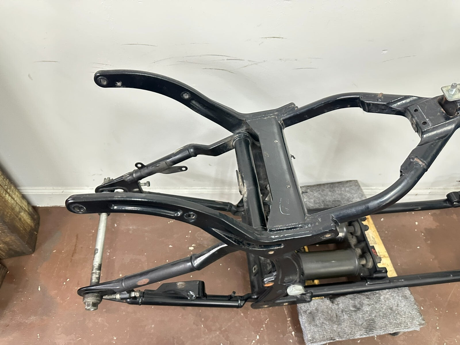 2001 HARLEY SOFTAIL Deuce Frame Chassis Swingarm Shocks Straight