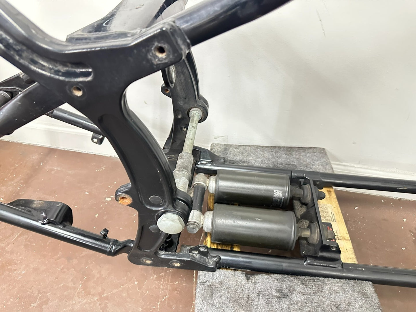 2001 HARLEY SOFTAIL Deuce Frame Chassis Swingarm Shocks Straight