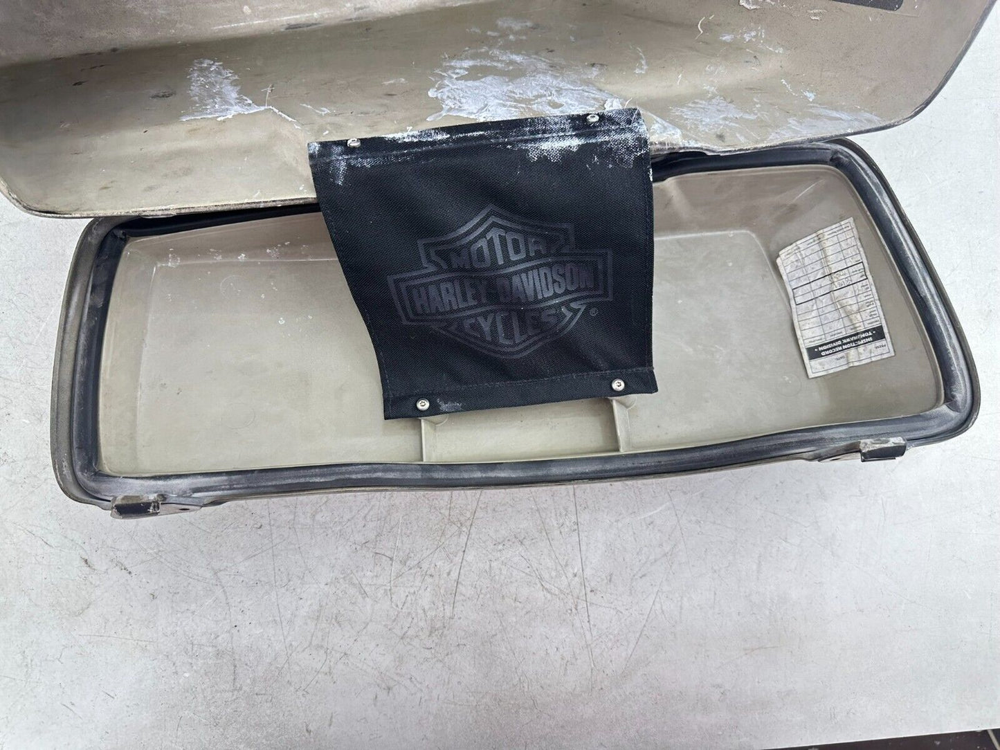 1999 HARLEY FLH ELECTRA GLIDE OEM HD Right Saddlebag Case + Lid Black