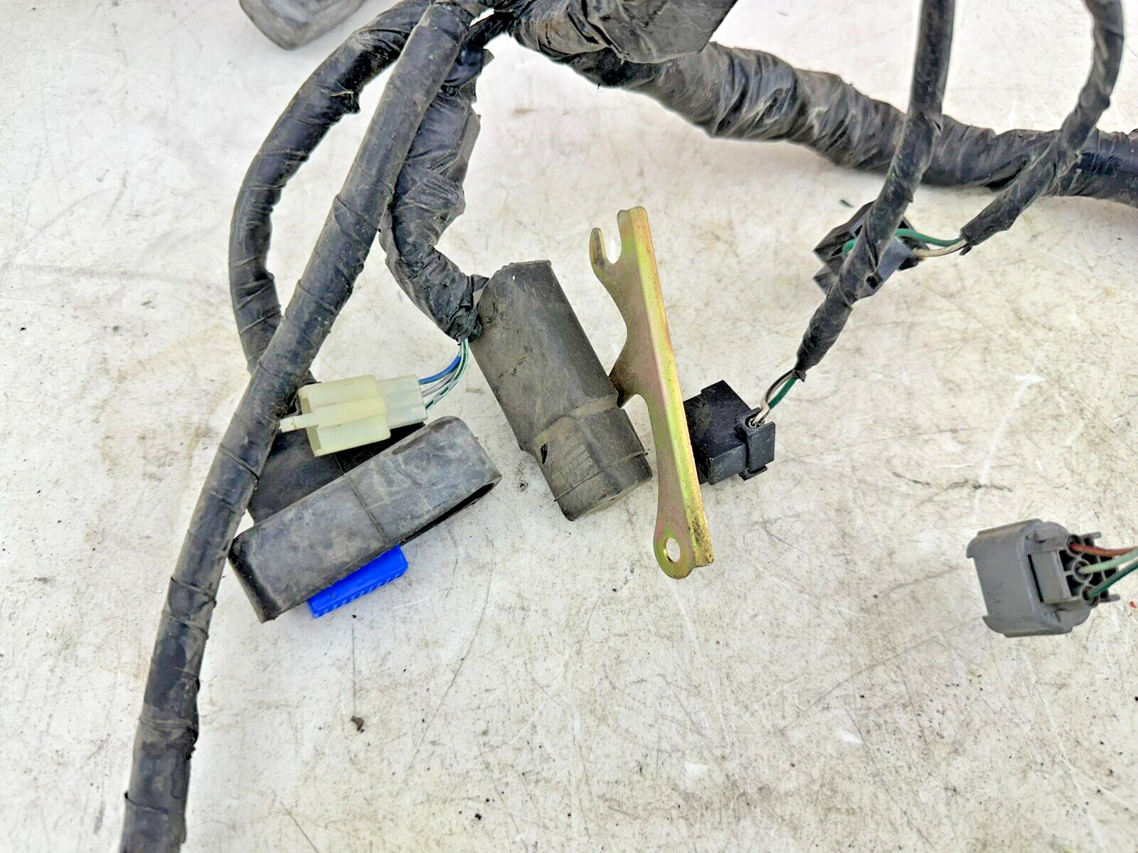 2004 Honda Goldwing GL1800 Main Upper Fairing Interconnect Wire Wiring Harness