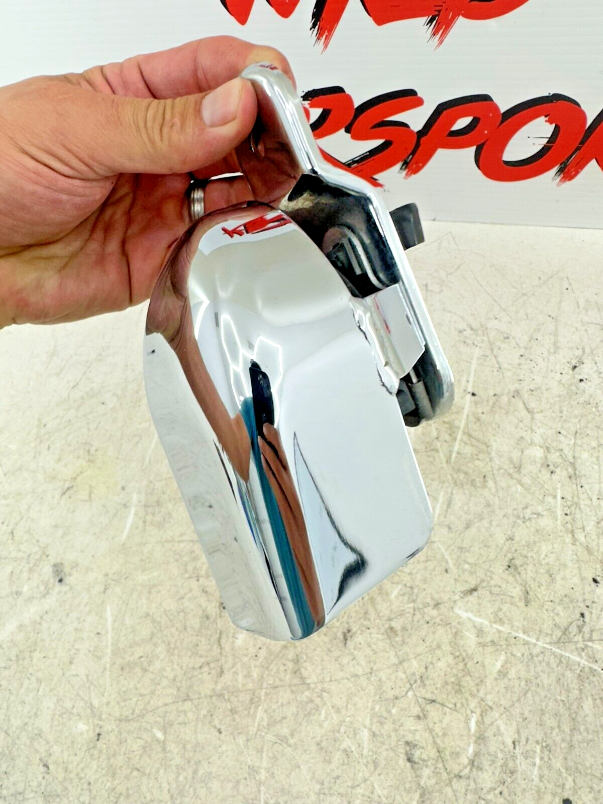 2007 Harley Electra Glide CVO Horn + Chrome Cover