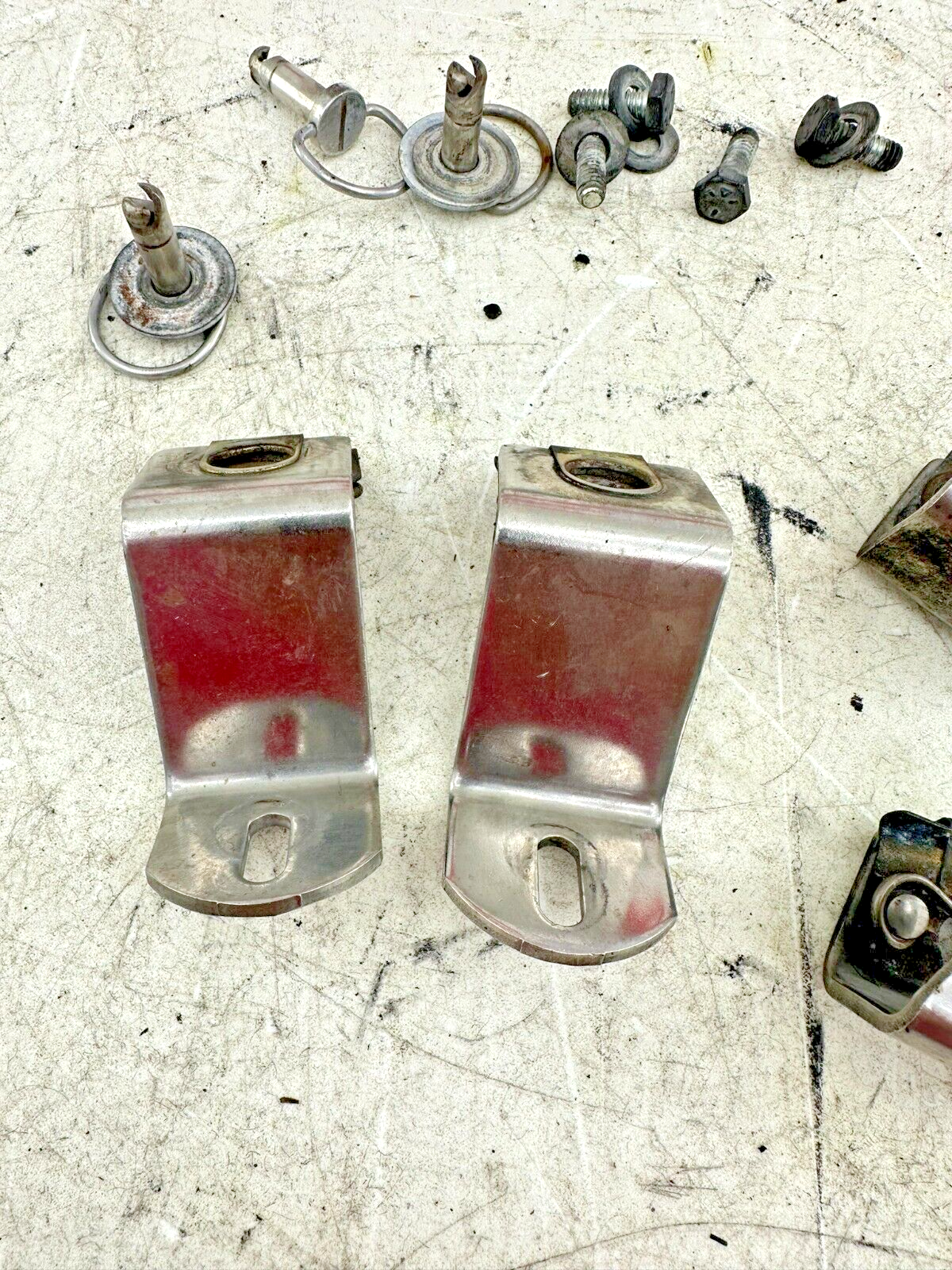 1999 HARLEY FLH ELECTRA GLIDE Saddlebag Quick Release Docking Hardware Pins
