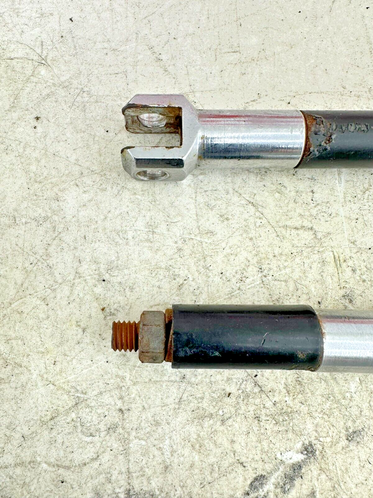 2001 HARLEY SOFTAIL Passenger Foot Peg Mounting Bracket w/ Extension