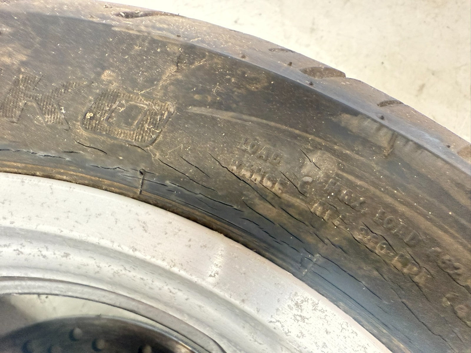 2001 HONDA VALKYRIE INTERSTATE OEM Rear Wheel Rim Tire 6 Spoke Mag