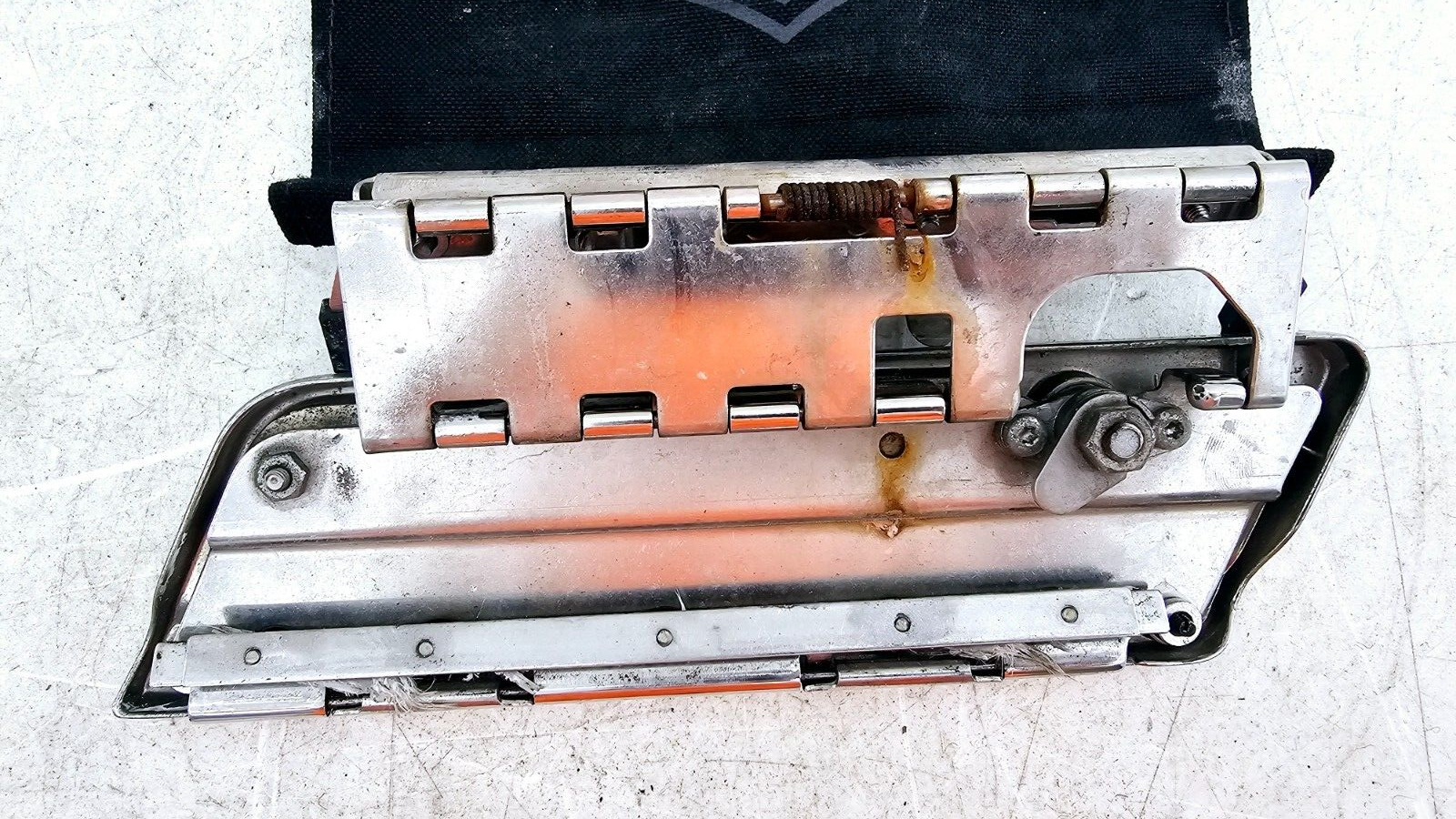 1994 HARLEY FLH ELECTRA GLIDE Left Saddlebag Latch Hold Down