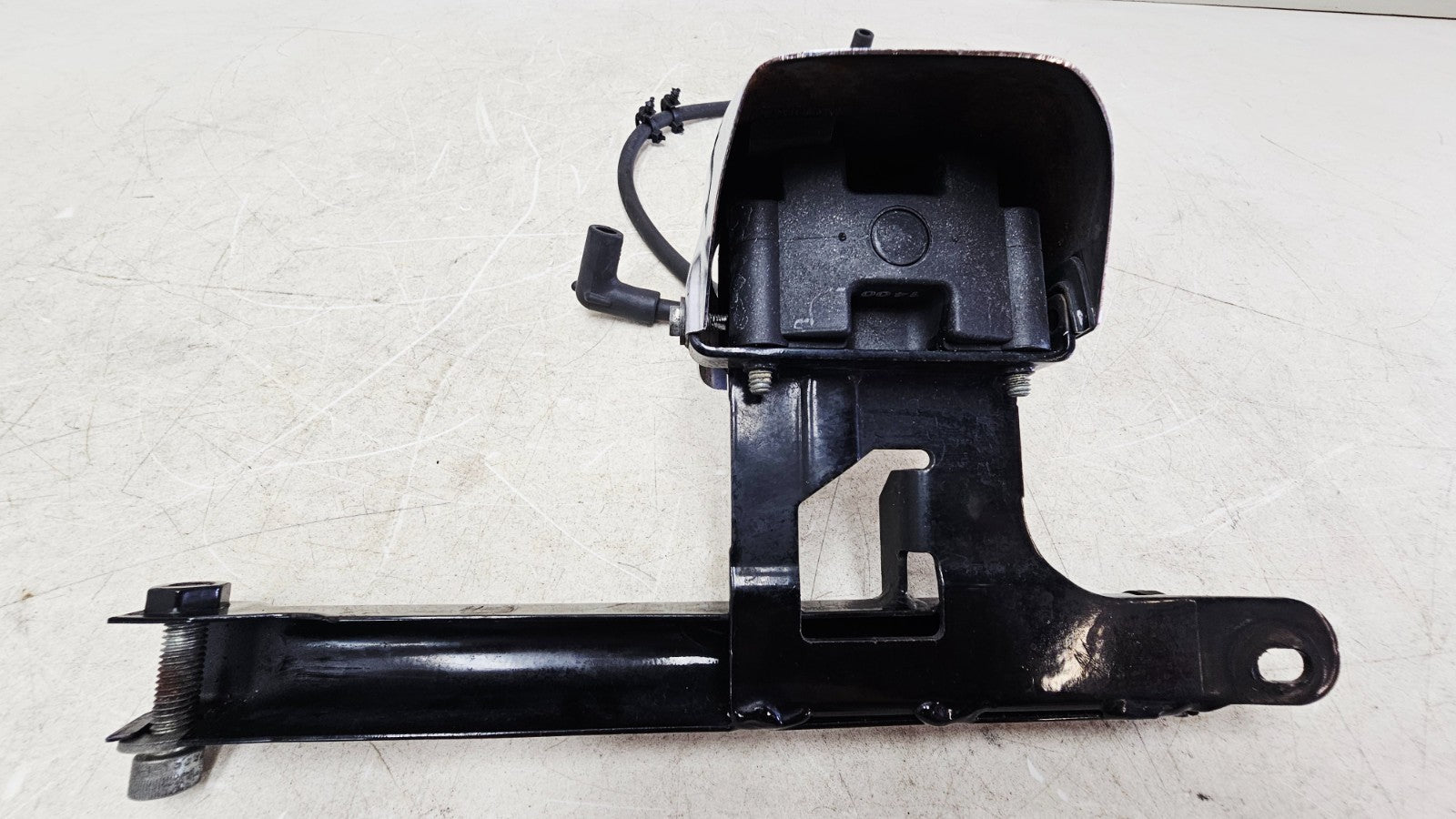 2000 HARLEY SOFTAIL DEUCE Ignition Coil Chrome Cover Spark Plug & Seat Bracket