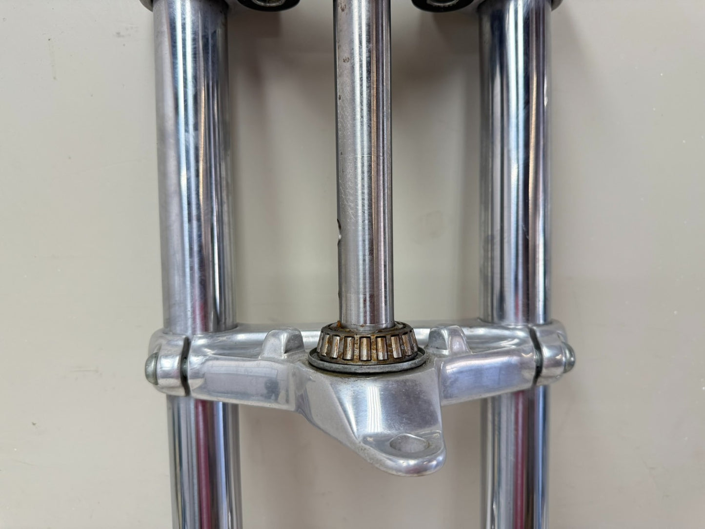 2003 Harley Davidson Sportster Front End Suspension Forks Triple Tree 39mm