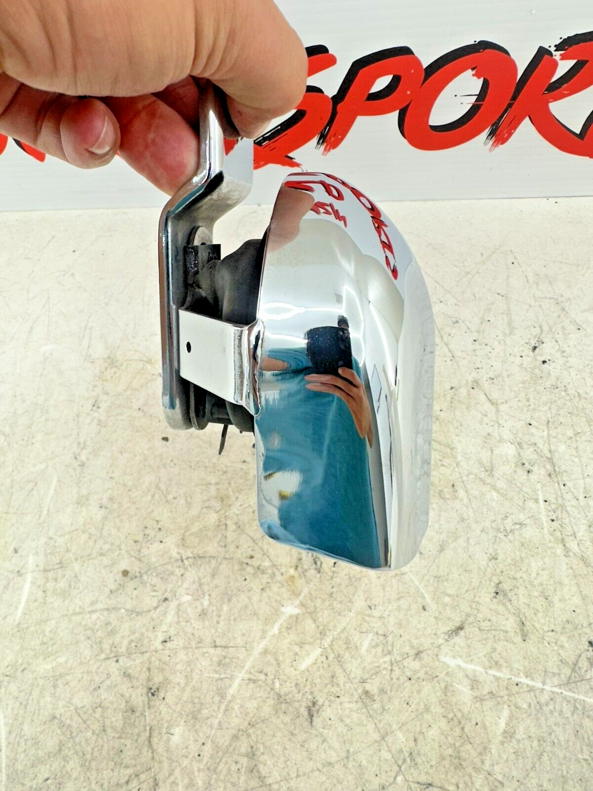 2007 Harley Electra Glide CVO Horn + Chrome Cover
