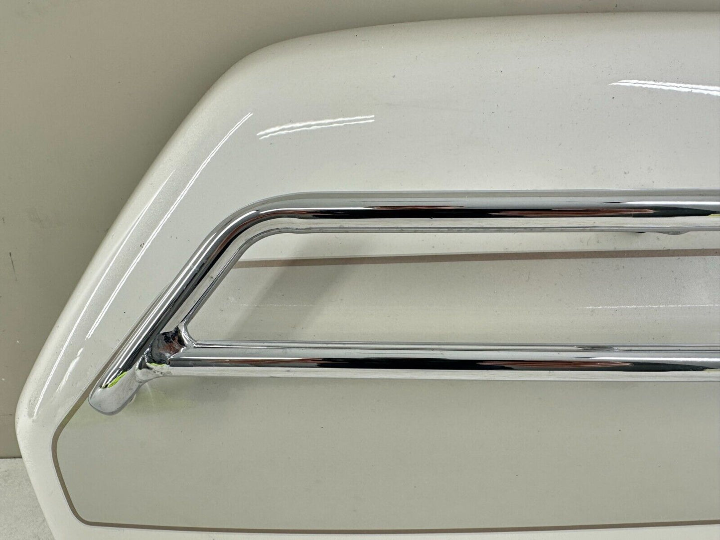 88-00 HONDA GOLDWING GL1500 WHITE LEFT SADDLE BAG LID DOOR w/ CHROME ACCENT BARS