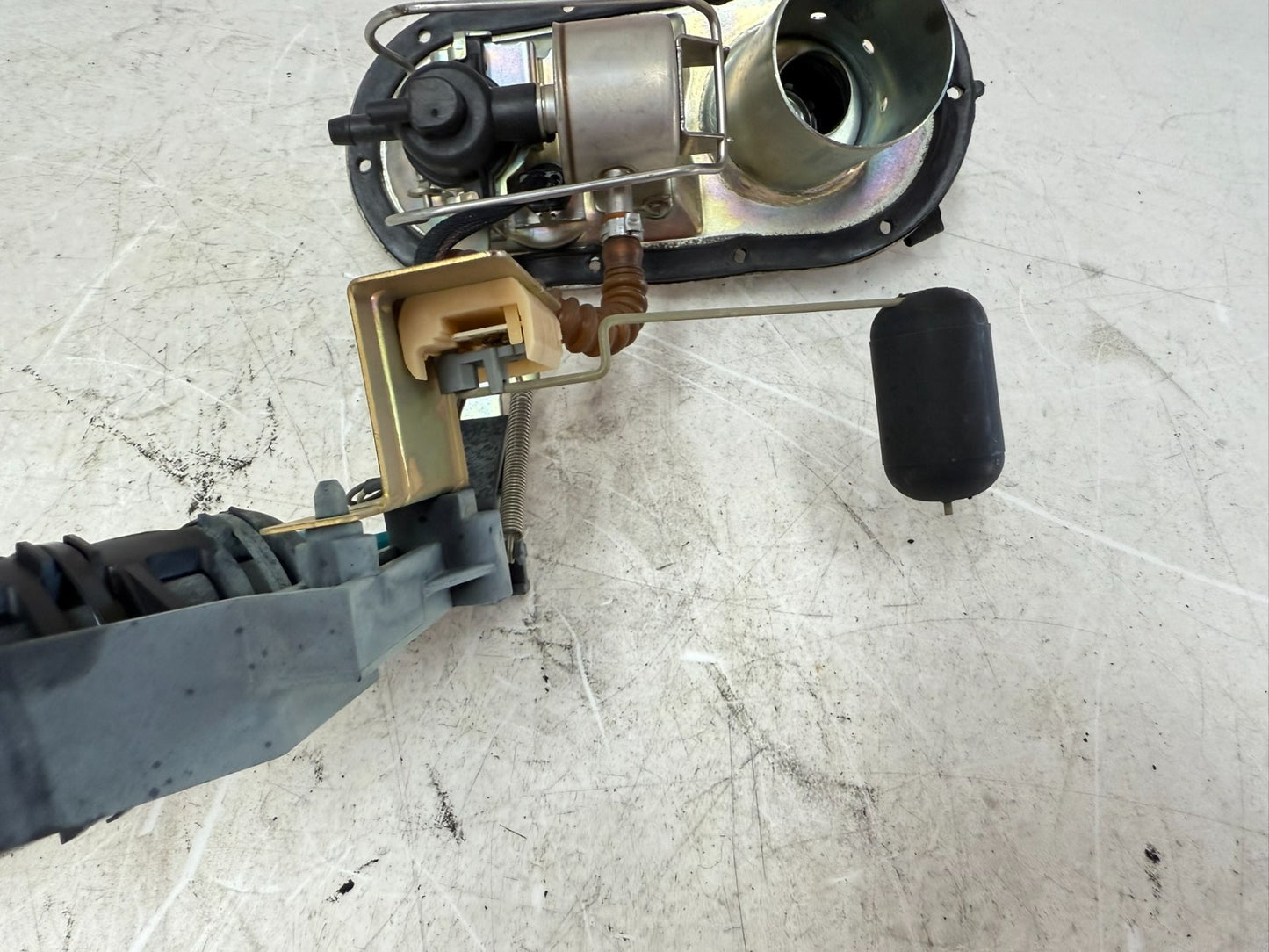 2003 HARLEY ELECTRA GLIDE OEM Fuel Pump Gas Petrol Sending Unit