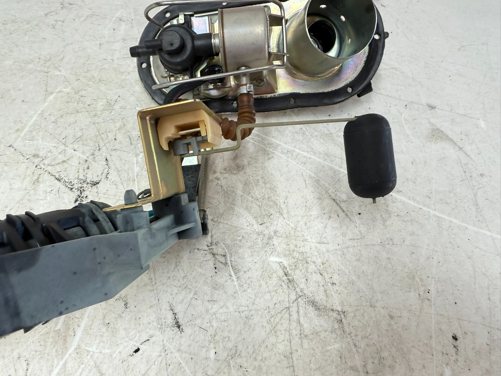 2003 HARLEY ELECTRA GLIDE OEM Fuel Pump Gas Petrol Sending Unit