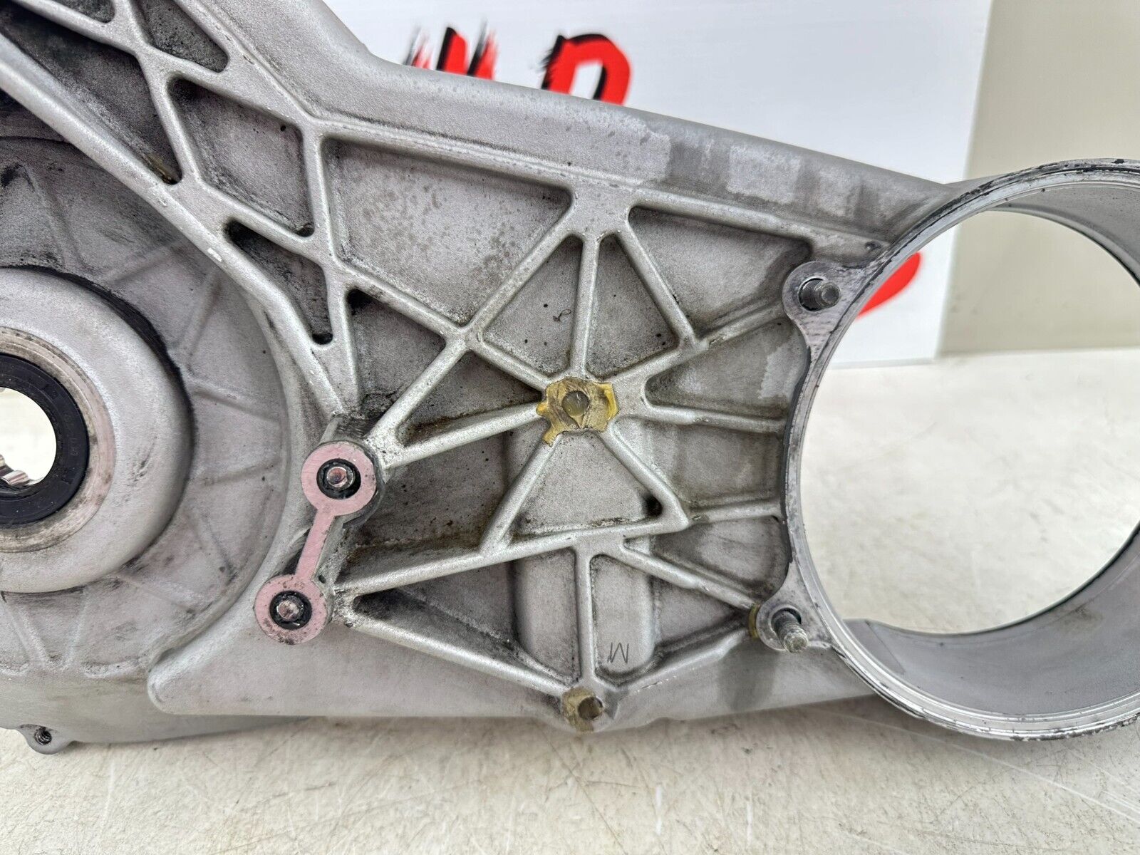 1999 HARLEY SOFTAIL Inner Primary Clutch Backing Plate Case Housing 60620-94A