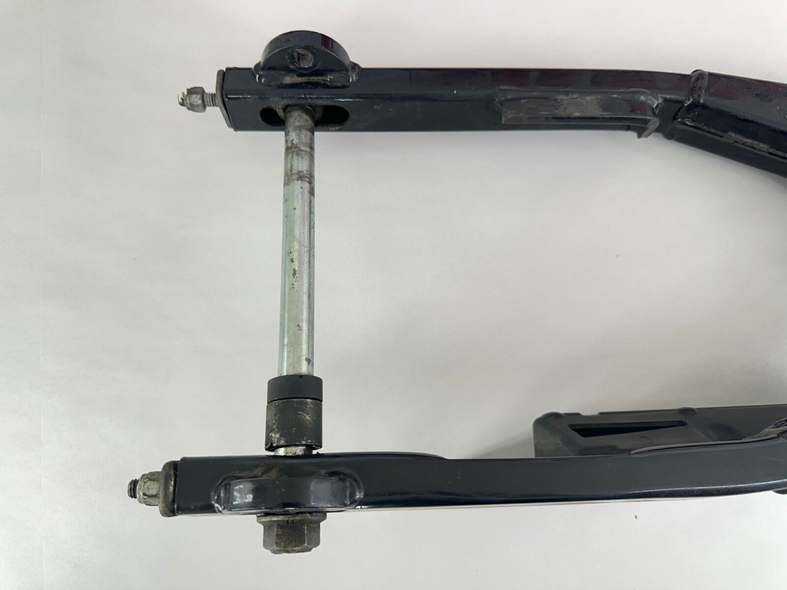 2003 Harley Davidson Sportster Swingarm Fork + Axle + Mounting Bolt