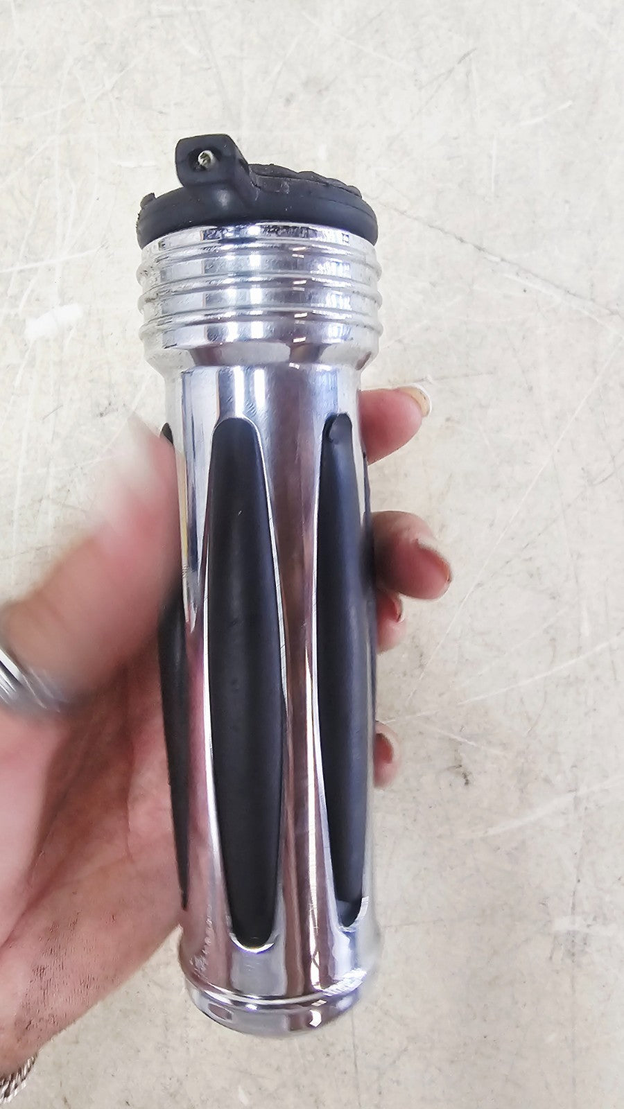 2000 HARLEY DAVIDSON FLH ROADKING Chrome Raised Throttle Hand Handlebar Grips