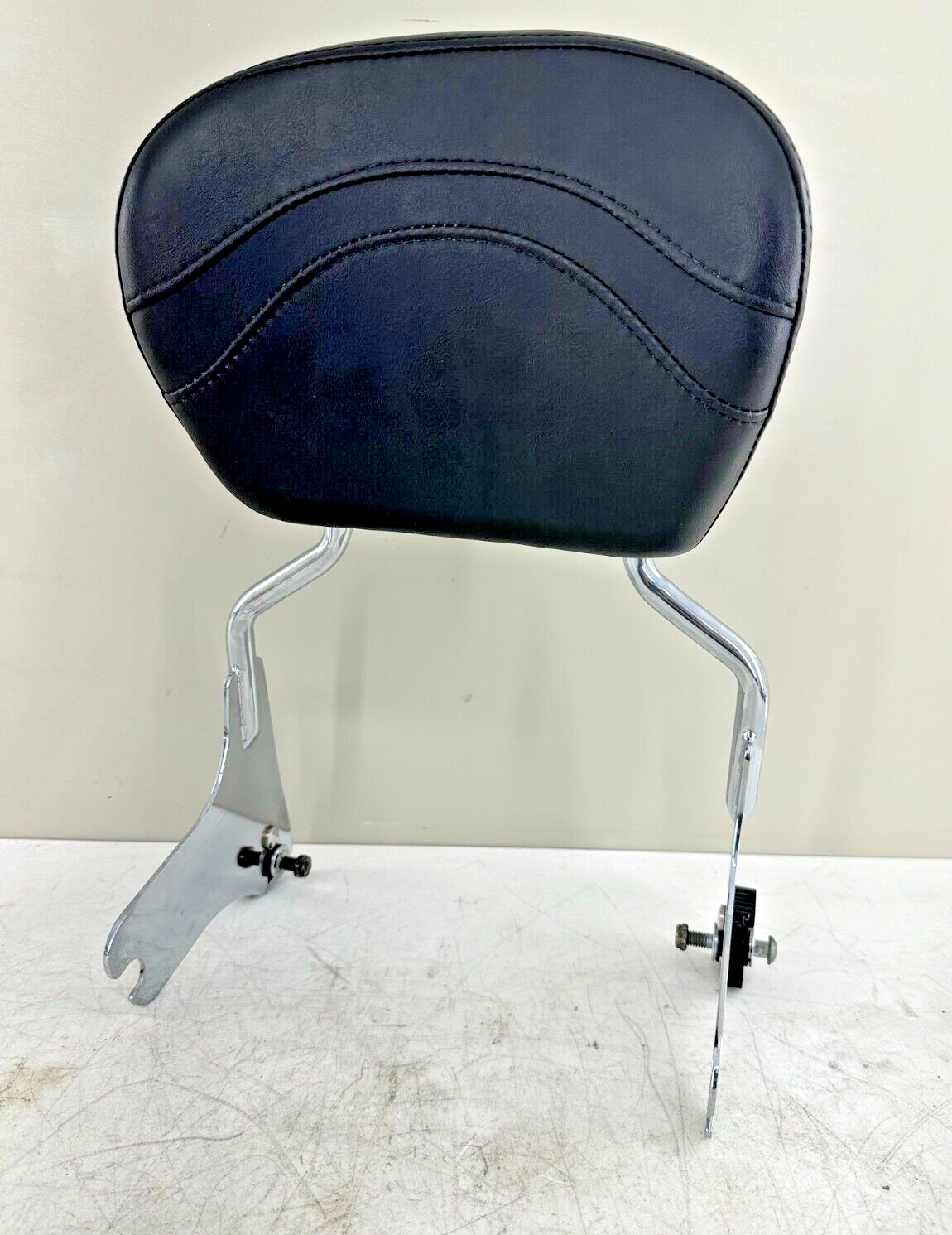 2005 HARLEY FLH ROADKING Quick Release Sissy Bar Passenger Backrest