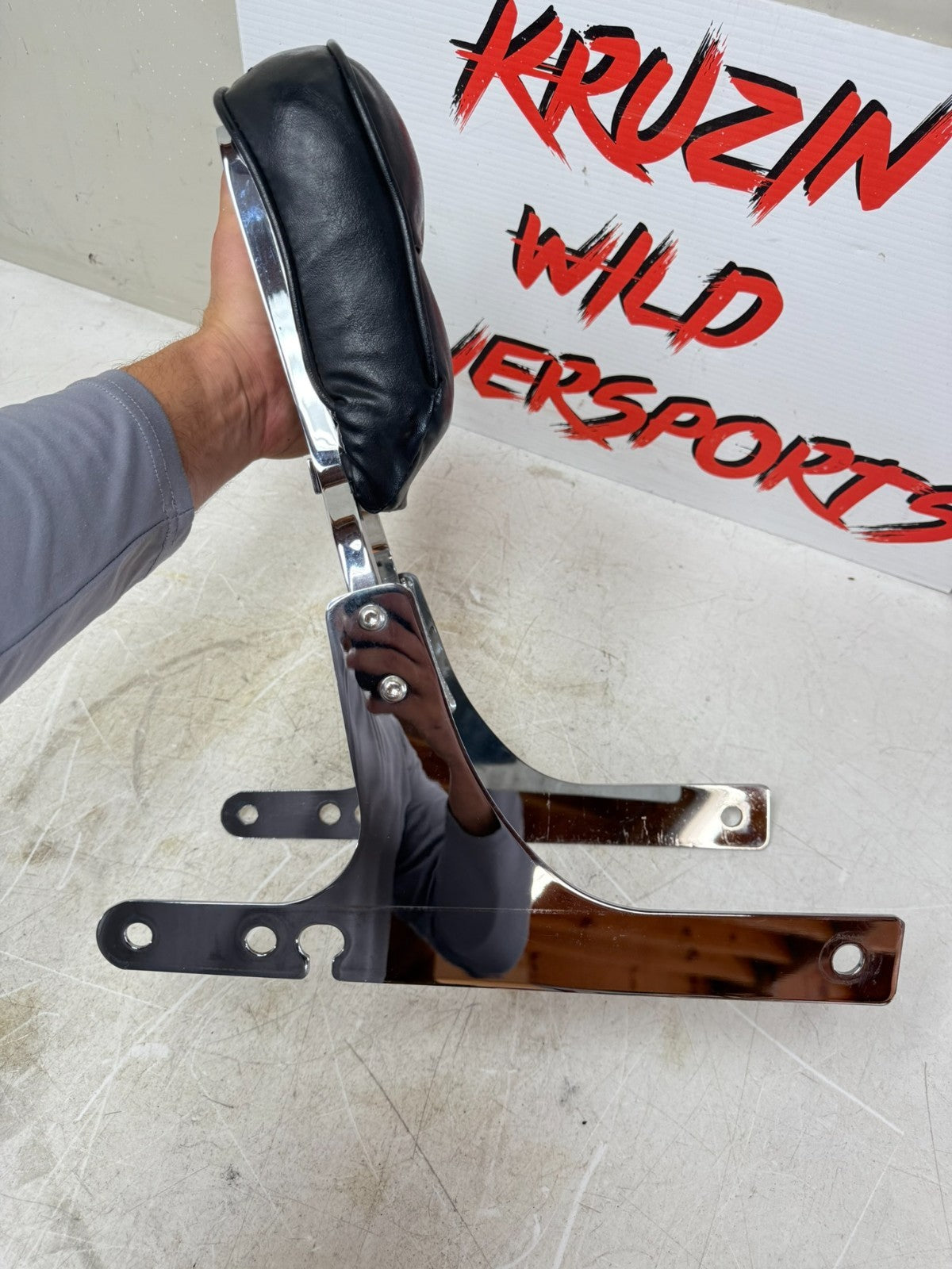 2003 HARLEY DYNA WIDE GLIDE Sissy Bar Passenger Backrest w/ Gold Eagle Emblem