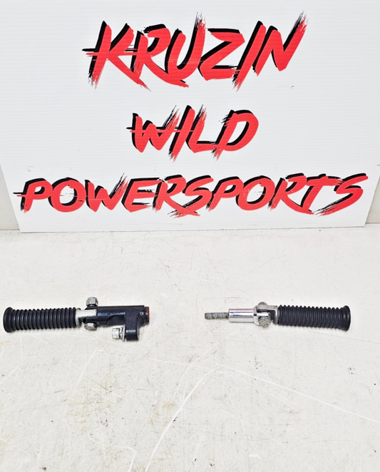 2002 HARLEY SOFTAIL Passenger Footpeg Footrest Mount Bracket