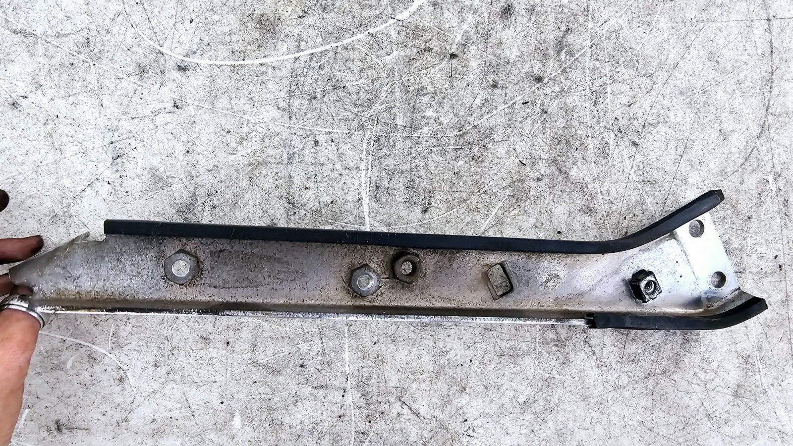 1994 HARLEY FLH ELECTRA GLIDE Left Right Chrome Saddlebag Guard Frame Bracket